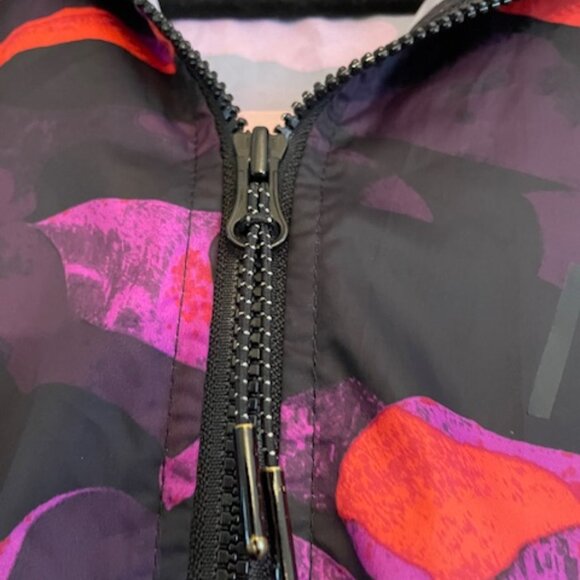 Nike Tech Hyperfuse Camo Windrunner Windbreaker, Size Small - Picture 3 of 5